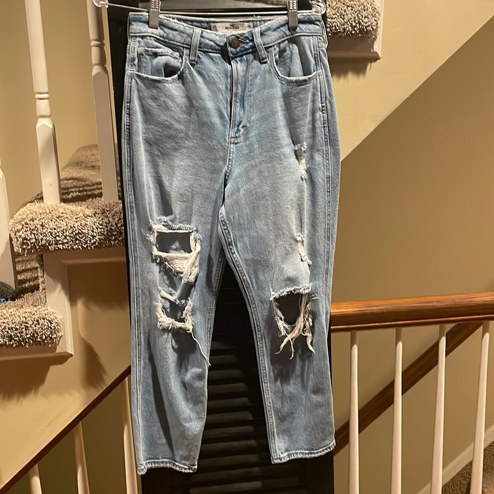 Hollister size 6 short waist 28 curvy ultra high-rise mom jean